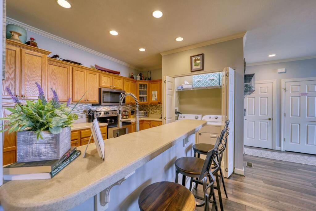 Bucket List Views Sugar Mountain Private Condo - 2Bed, 2Bath, Sleeps 6, Panoramic Views Of Mountains From Large Deck, Short Drive To Shopping, Restaurants, Cafes & Banner Elk Town Exterior photo