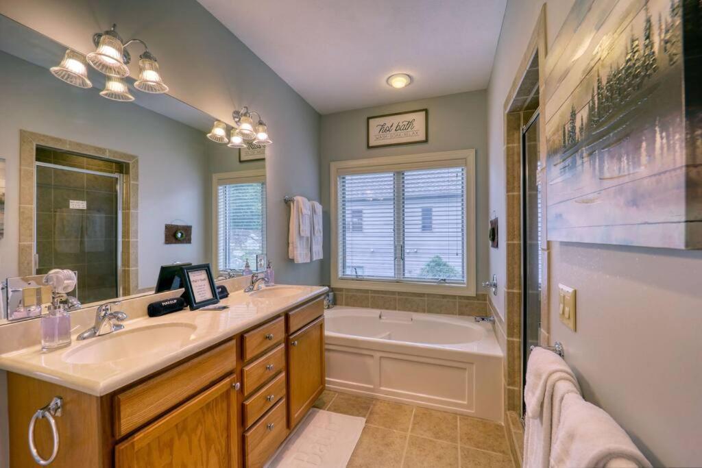 Bucket List Views Sugar Mountain Private Condo - 2Bed, 2Bath, Sleeps 6, Panoramic Views Of Mountains From Large Deck, Short Drive To Shopping, Restaurants, Cafes & Banner Elk Town Exterior photo